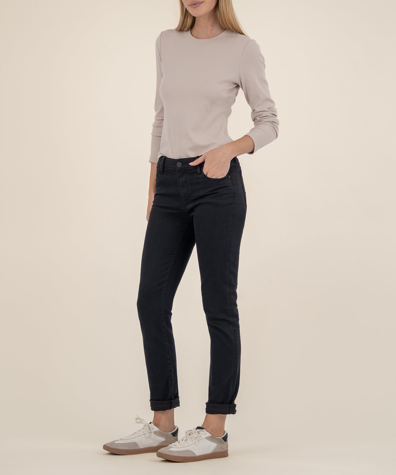 Catherine Mid Rise Boyfriend, Petite in Black